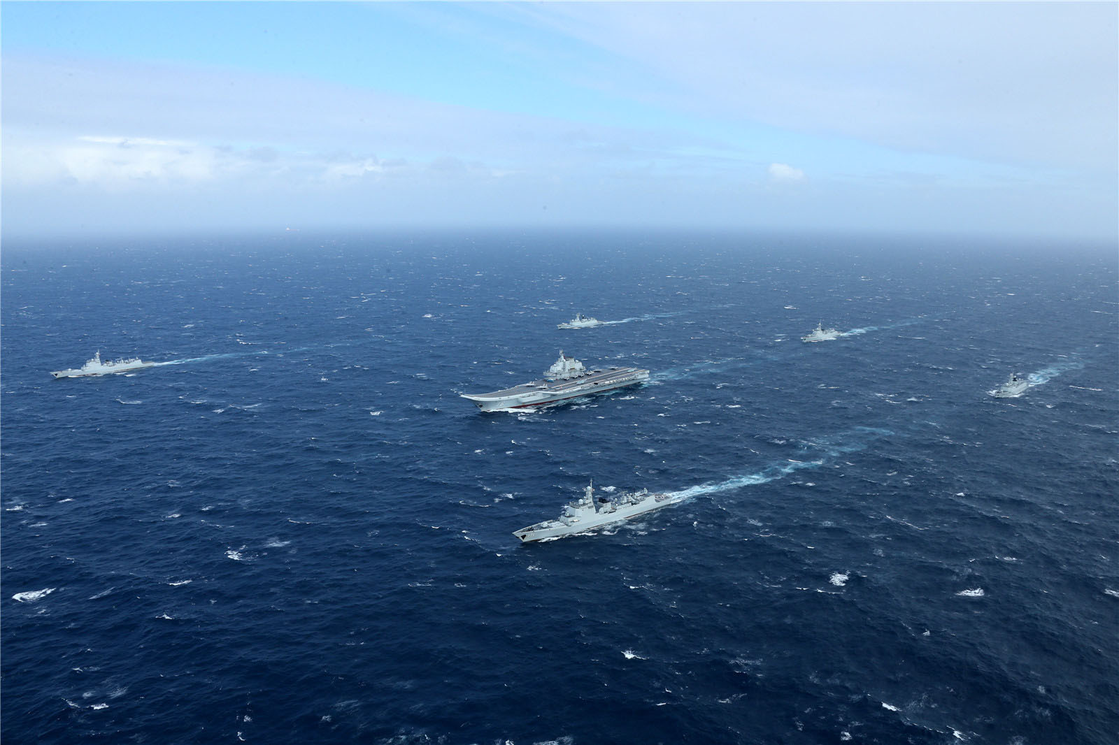 因?yàn)檫|寧艦只是大型洗衣機(jī)正常過(guò)航臺(tái)灣海峽